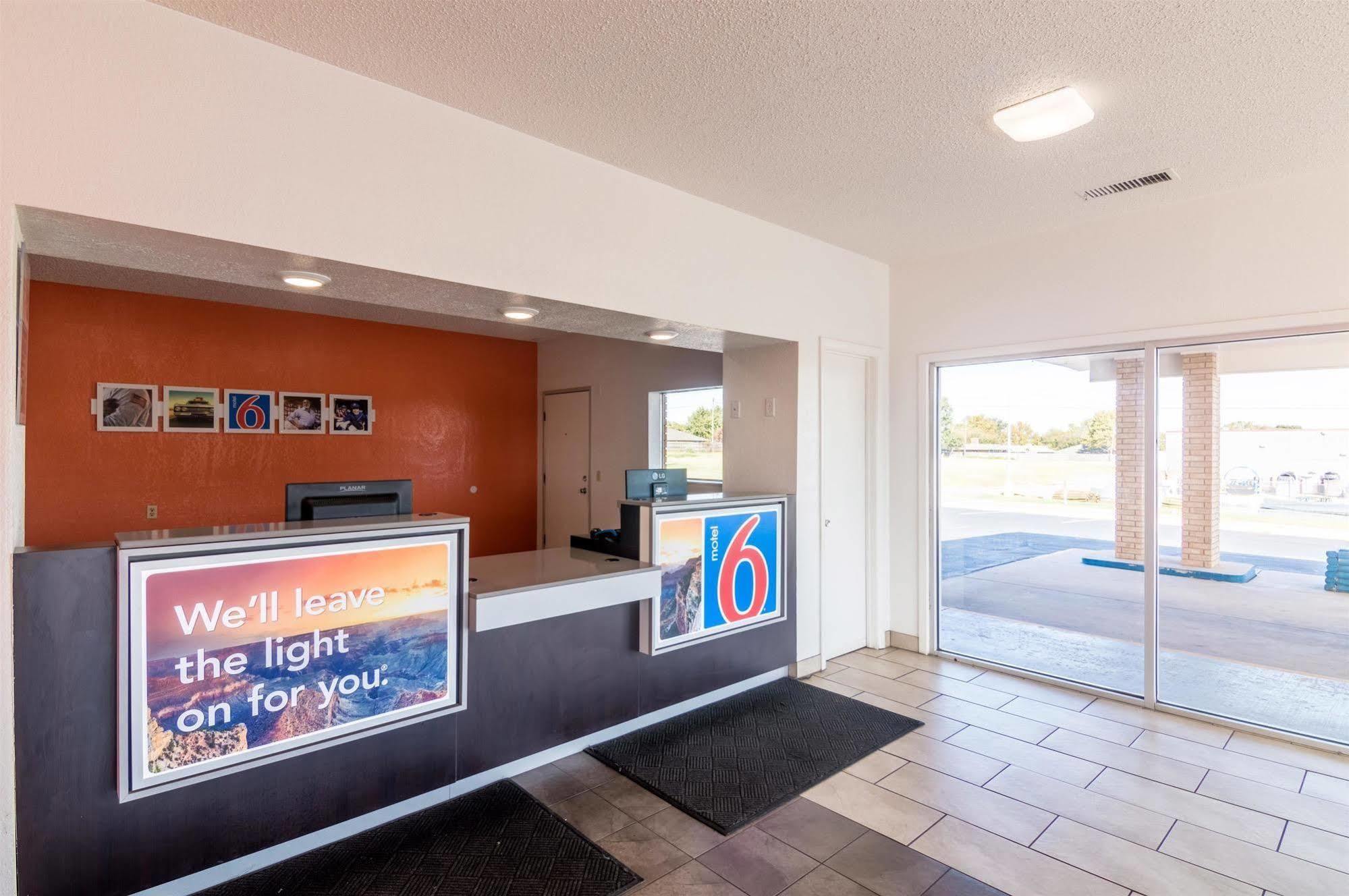 Motel 6-Clinton, Ok Bagian luar foto